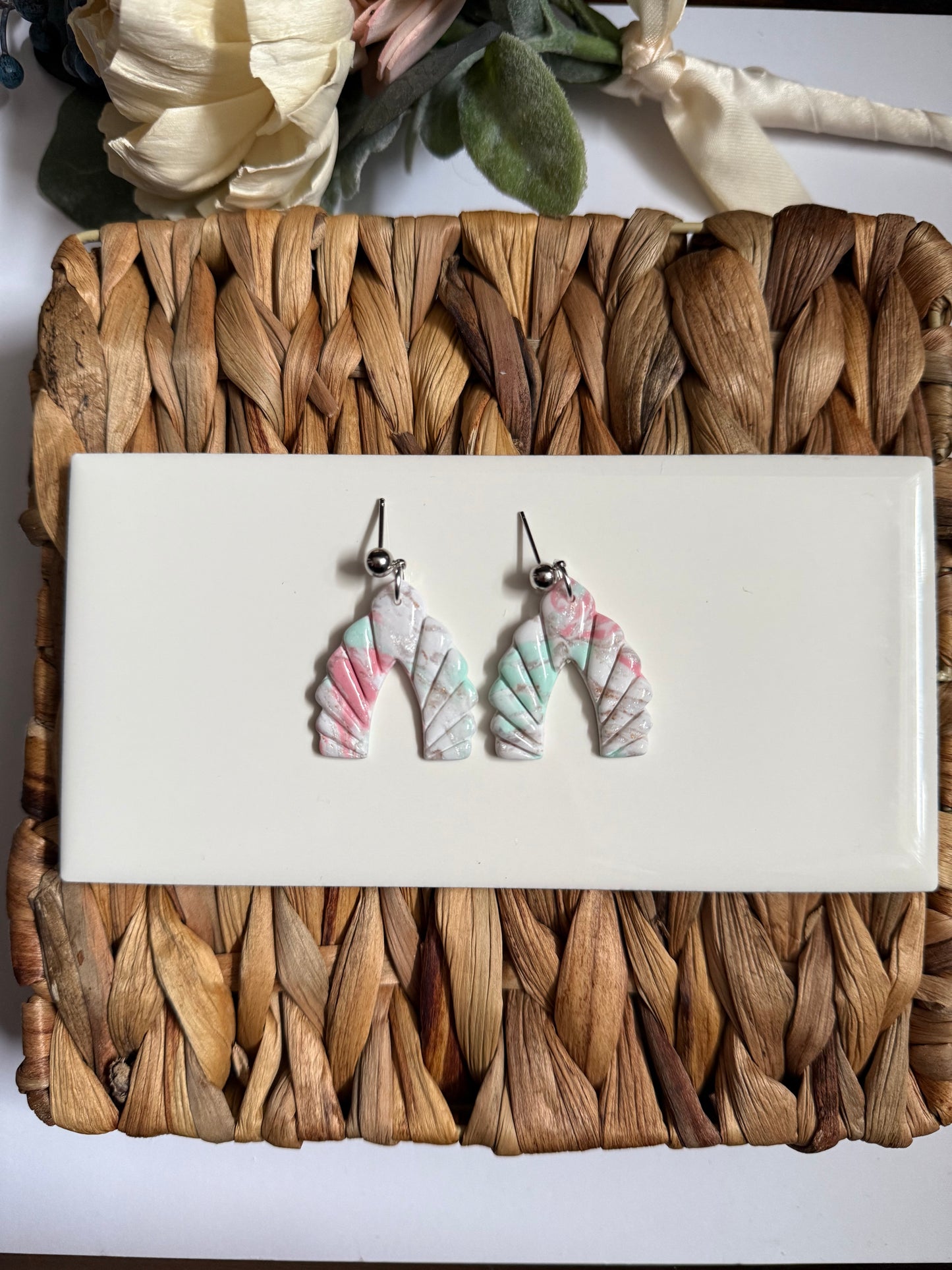 23 Arch Dangle