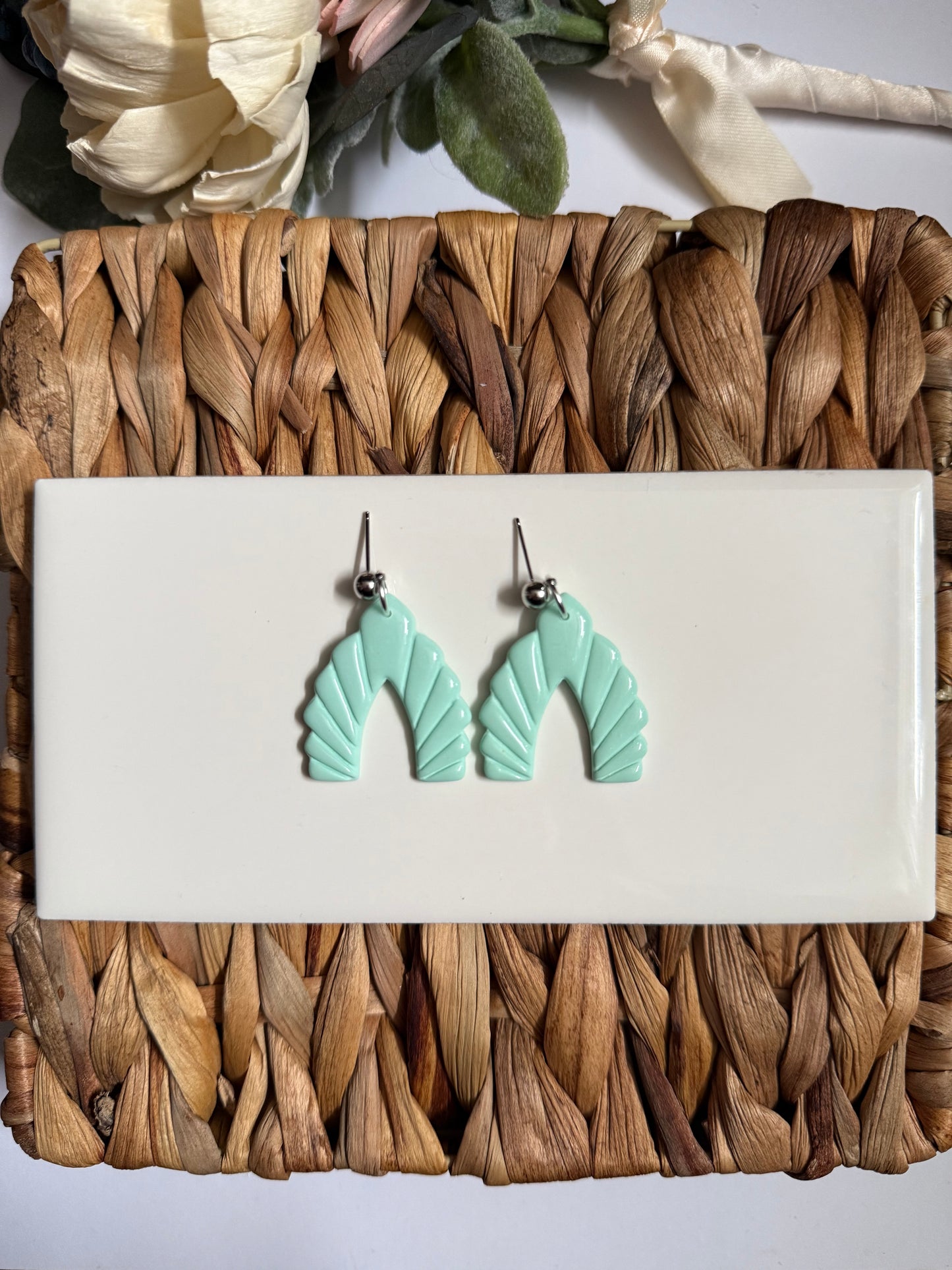 23 Arch Dangle