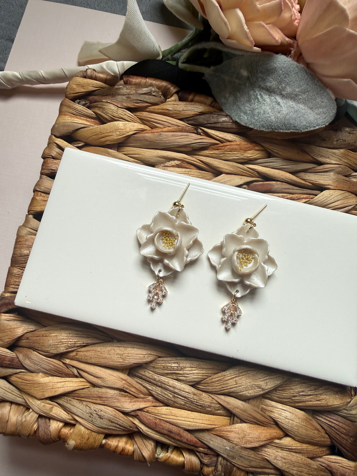 Medium Floral Dangle (Gold)