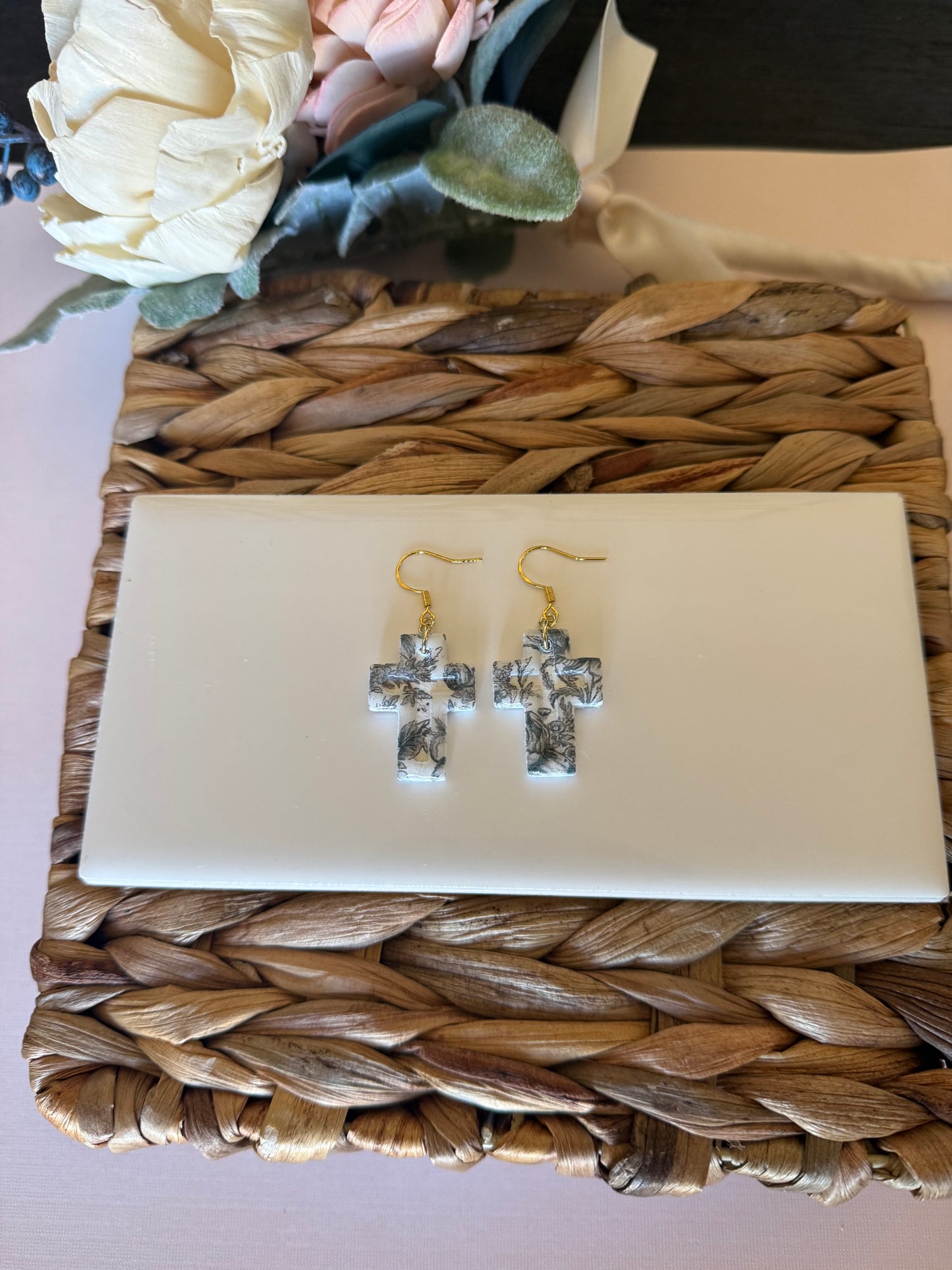 Cross Dangle