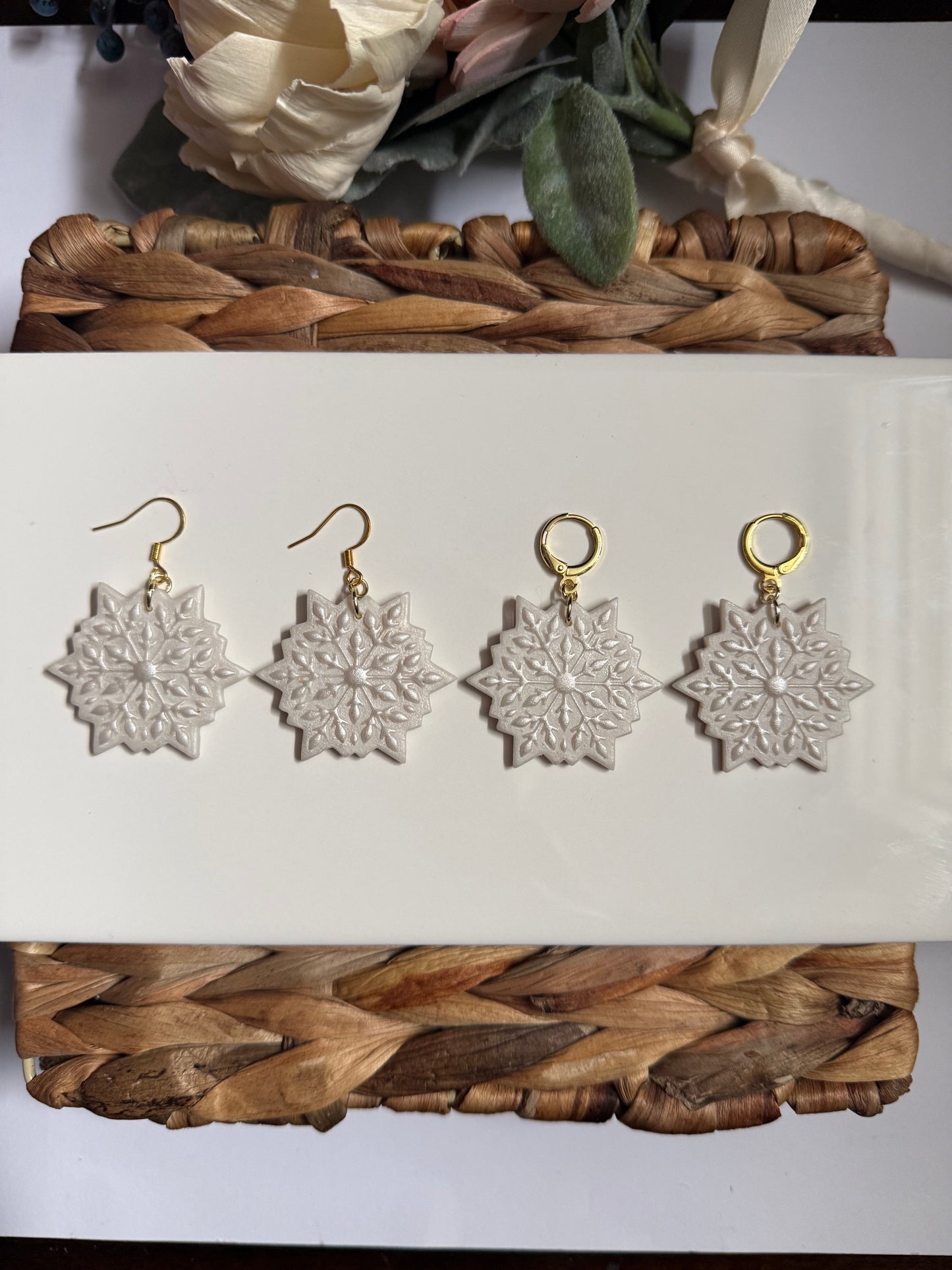 Classic Snowflake Dangle (Gold)