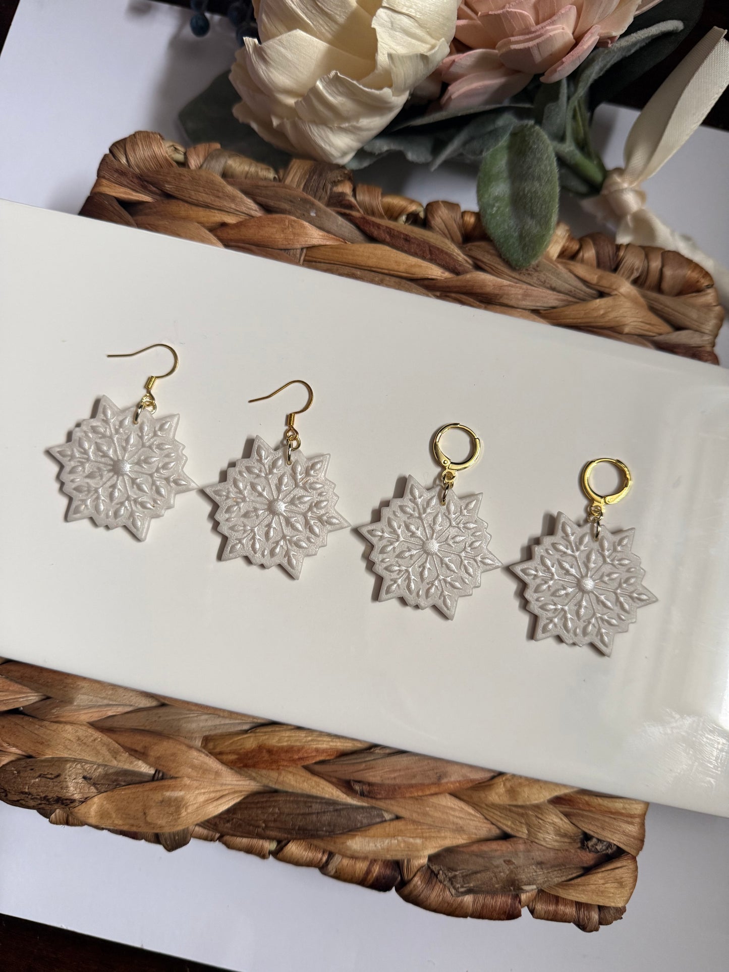 Classic Snowflake Dangle (Gold)