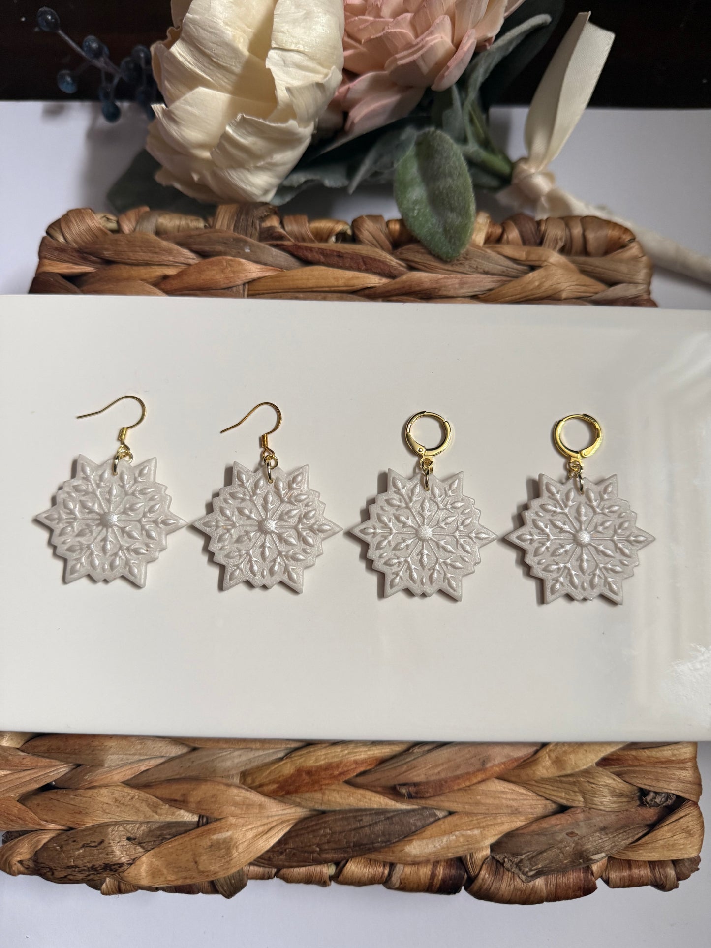 Classic Snowflake Dangle (Gold)